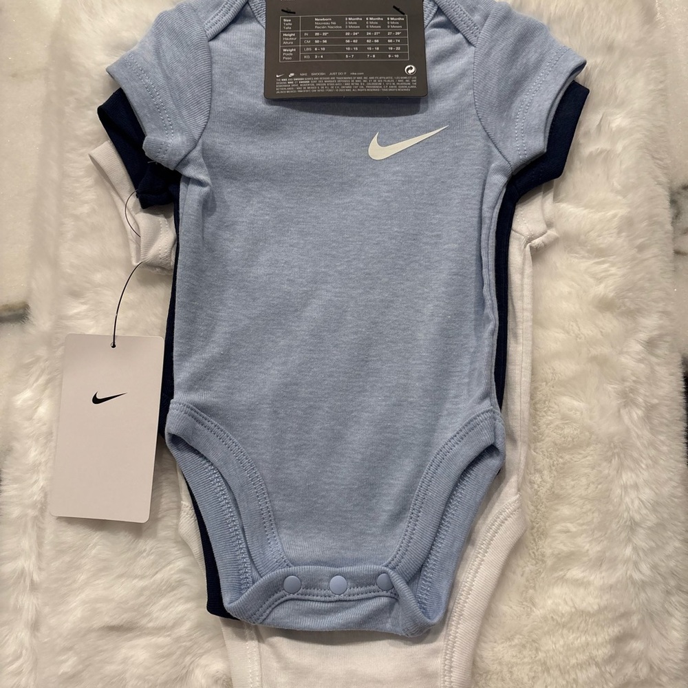 NWT Nike Baby Bodysuit 3 Piece Set | Infant- 3 months - Picture 3 of 7